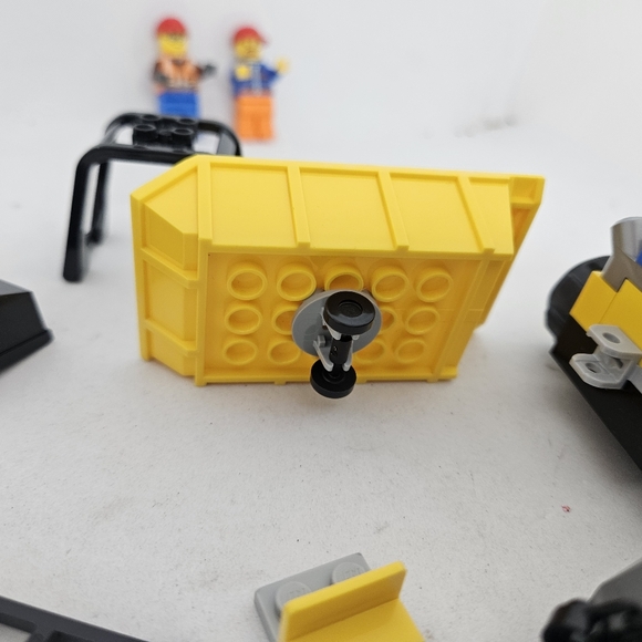 LEGO CITY Construction Bulldozer (60252) & Incomplete With Minifigures NO Box.  - Picture 10 of 11